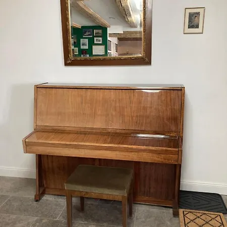Wunderschoene In Mit Kueche, Bad Und Piano