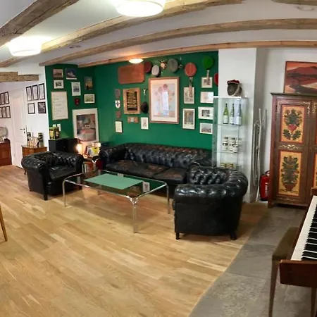 Apartment Wunderschoene In Mit Kueche, Bad Und Piano Winterhausen