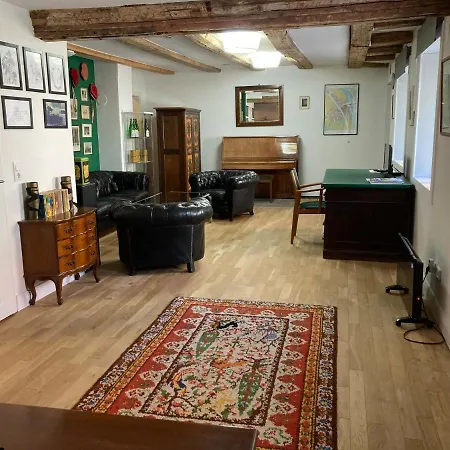 Wunderschoene In Mit Kueche, Bad Und Piano *