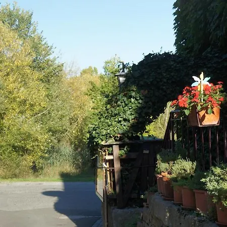Wunderschoene In Mit Kueche, Bad Und Piano Apartament